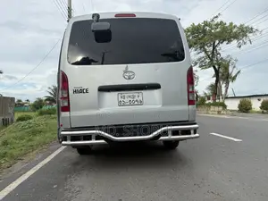 টয়োটা হাইএস ২০২২ সিলভার
