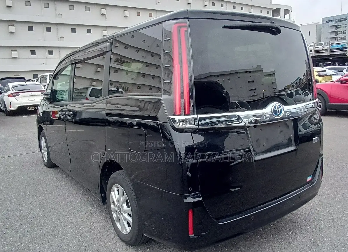 Toyota Noah 2021 Black