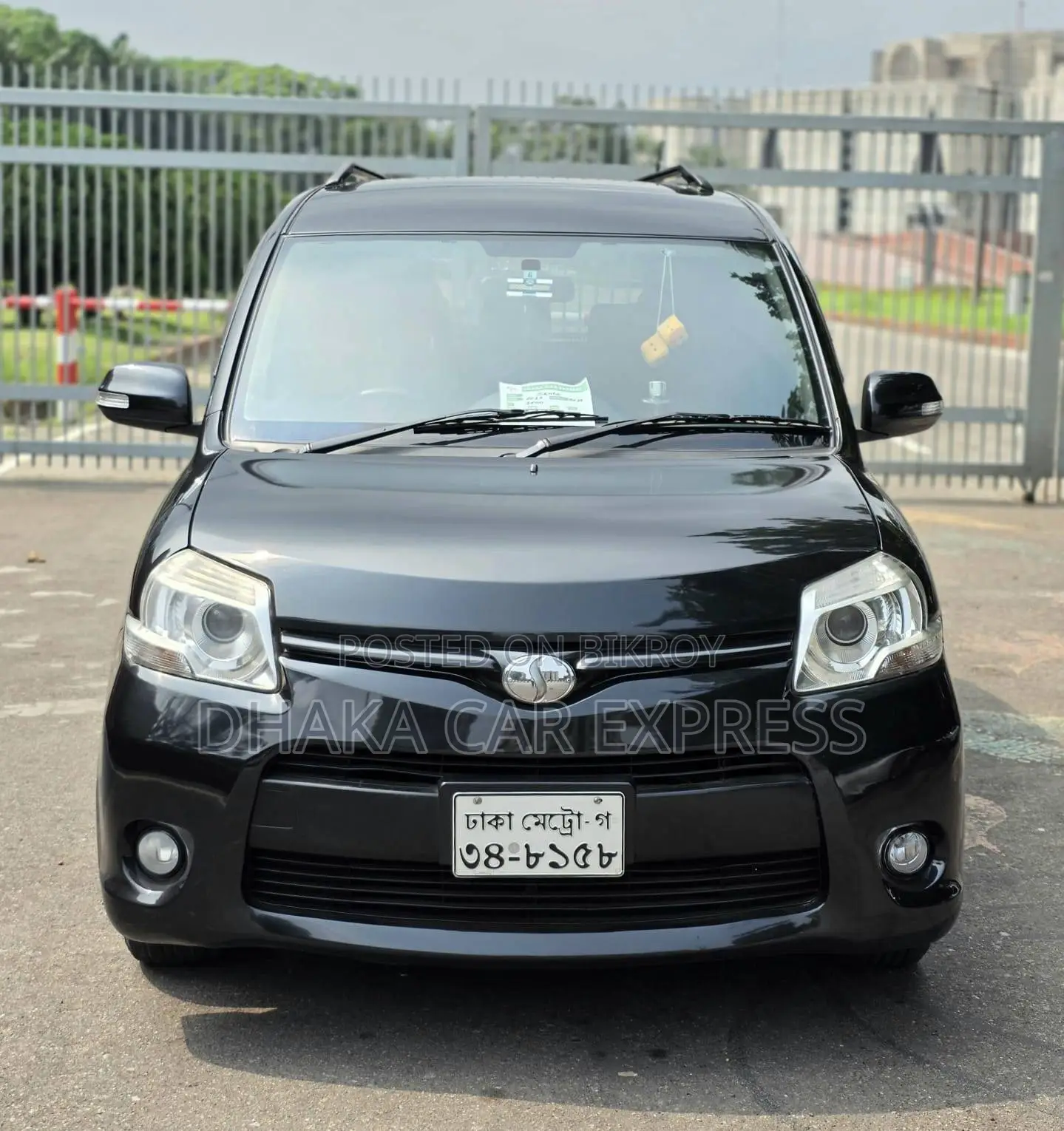 Toyota Sienta 2013 Maroon