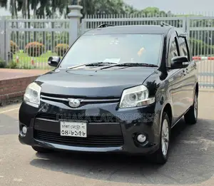 Toyota Sienta 2013 Maroon