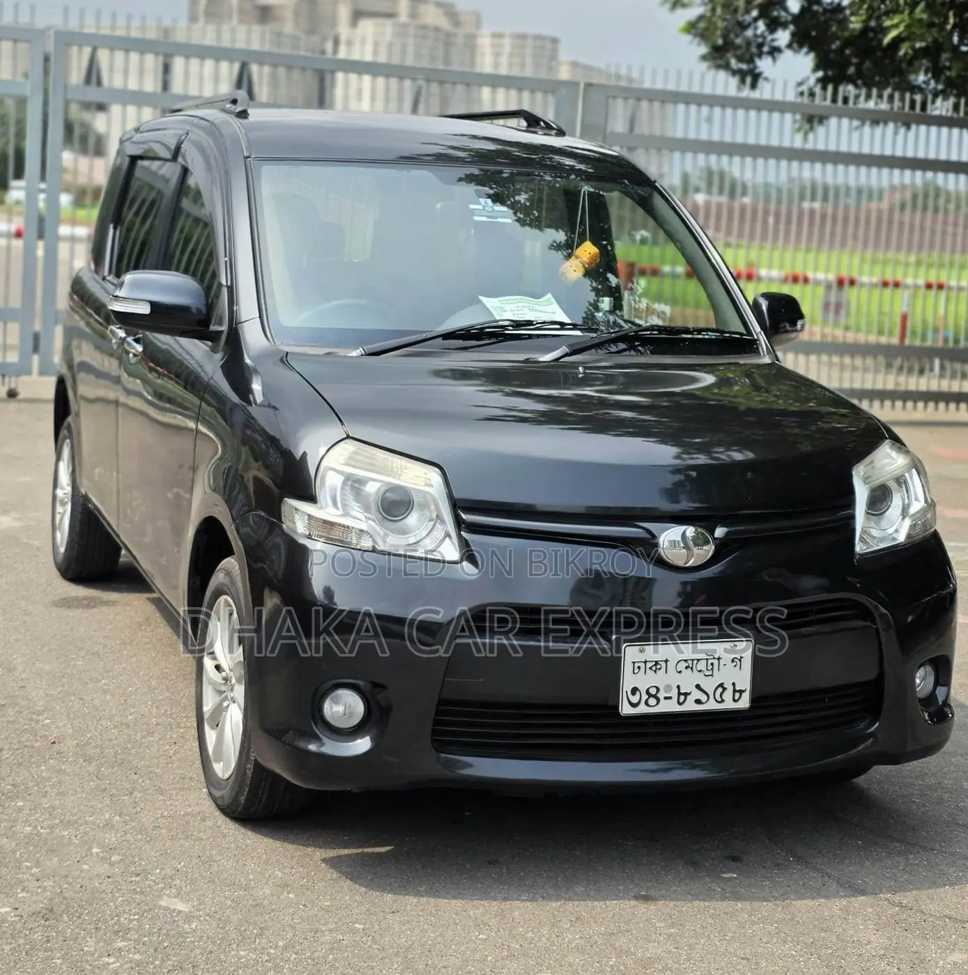 Toyota Sienta 2013 Maroon