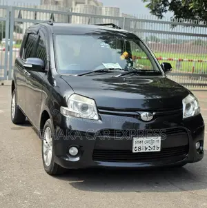 Toyota Sienta 2013 Maroon