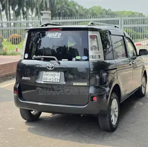 Toyota Sienta 2013 Maroon