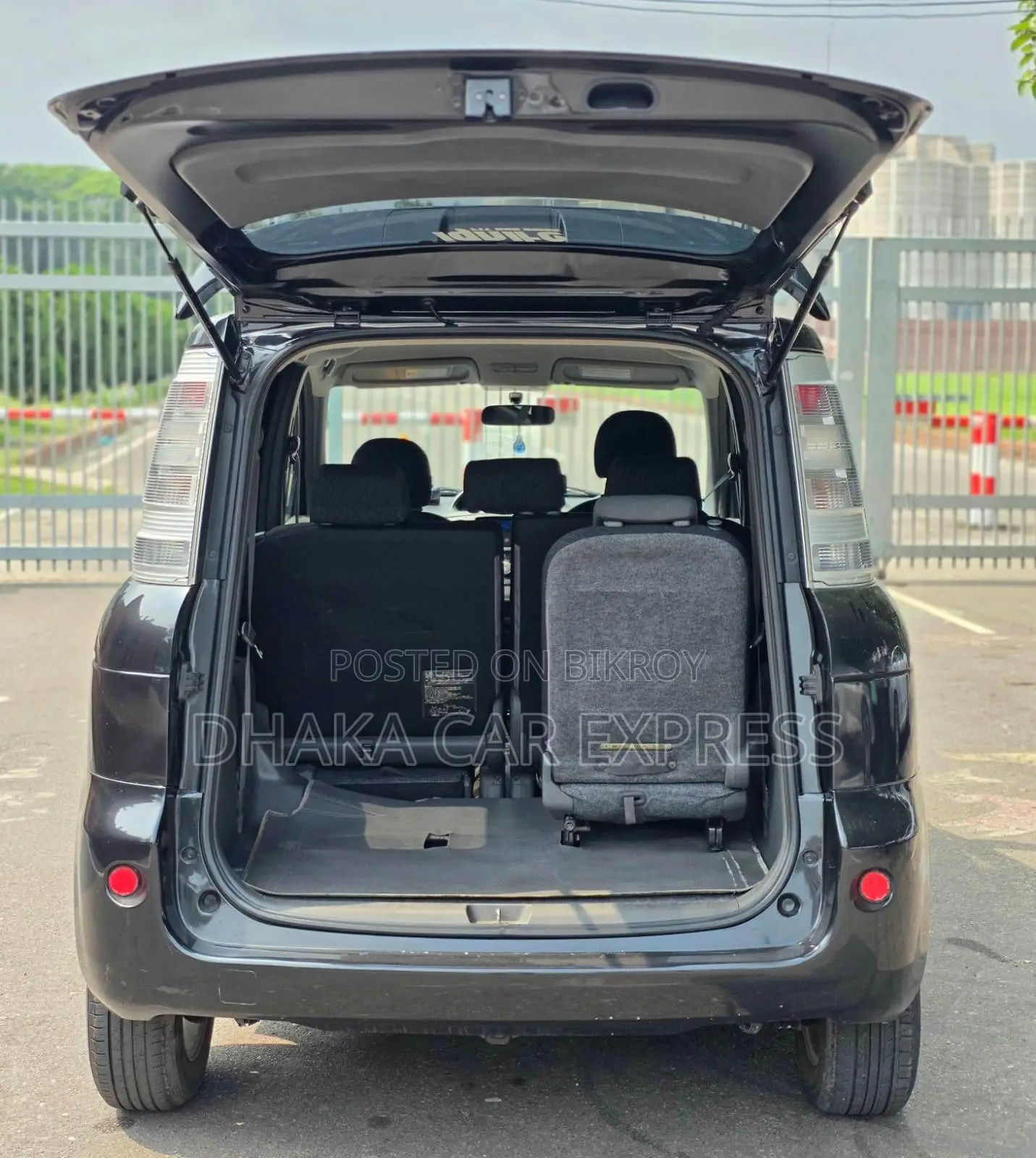 Toyota Sienta 2013 Maroon