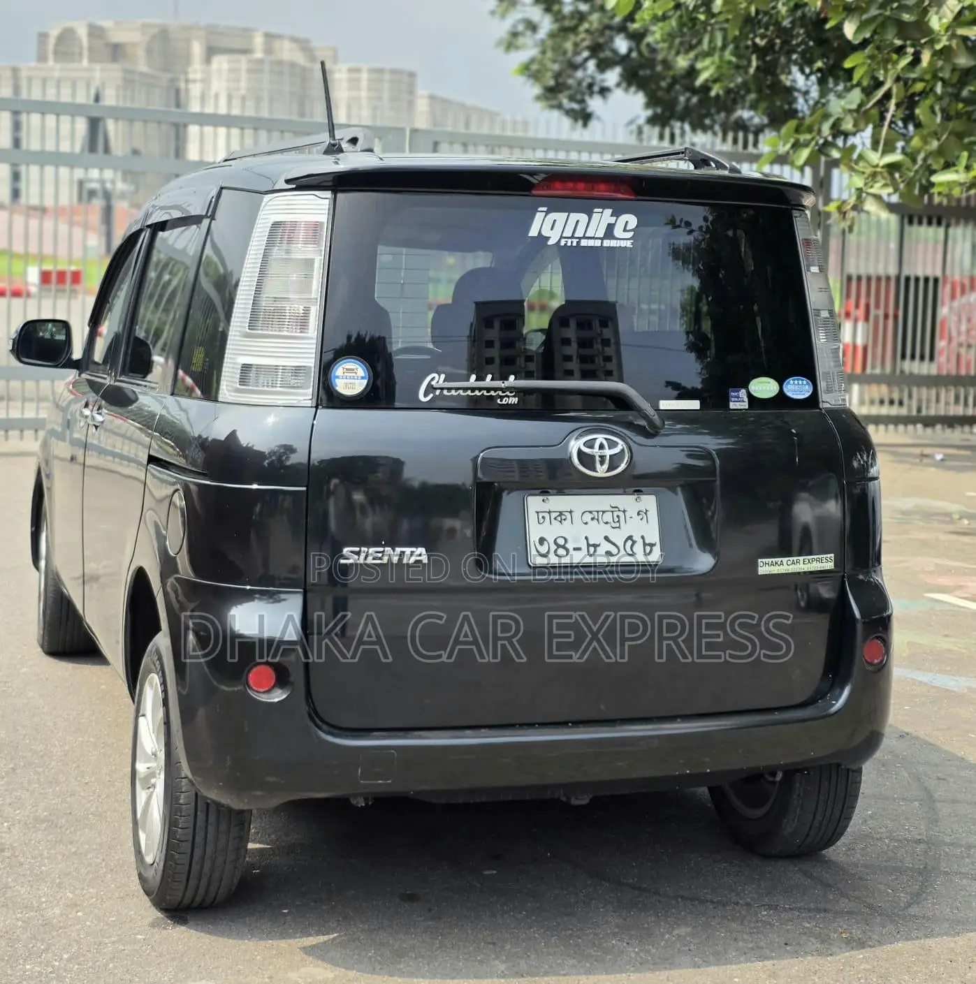 Toyota Sienta 2013 Maroon