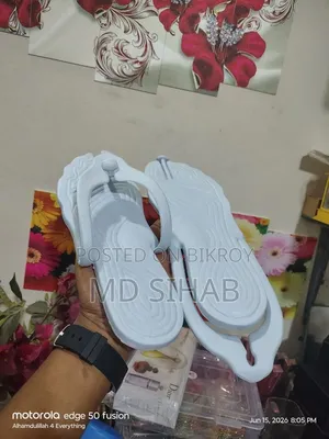ফুট-শেপড স্লিপার বা পায়ের আকৃতির স্যান্ডেল।