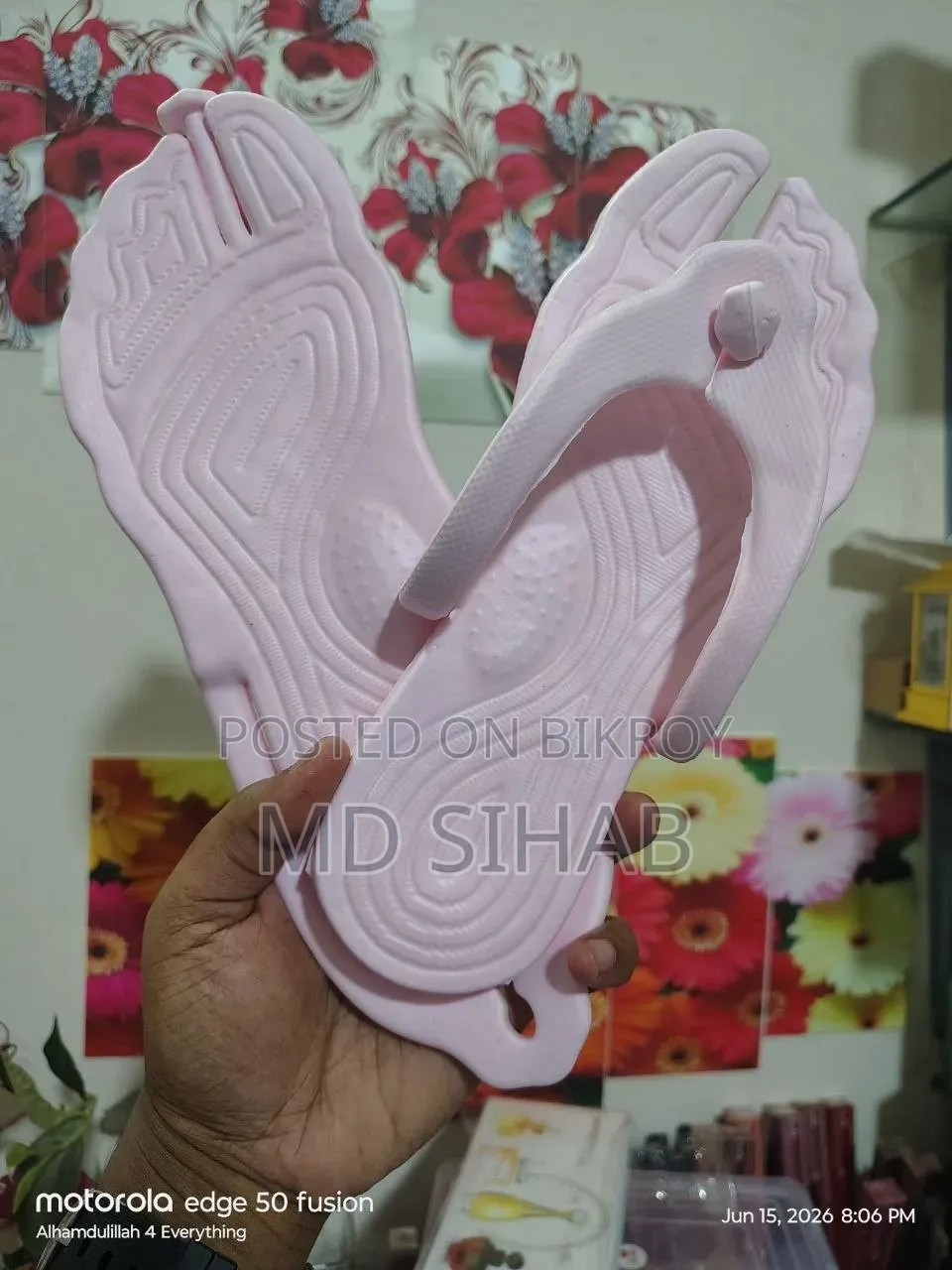 ফুট-শেপড স্লিপার বা পায়ের আকৃতির স্যান্ডেল।