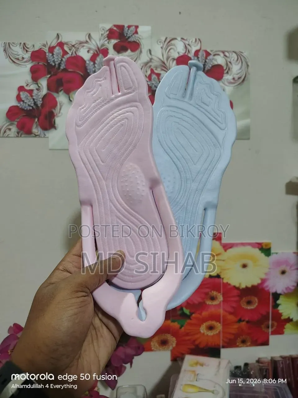 ফুট-শেপড স্লিপার বা পায়ের আকৃতির স্যান্ডেল।
