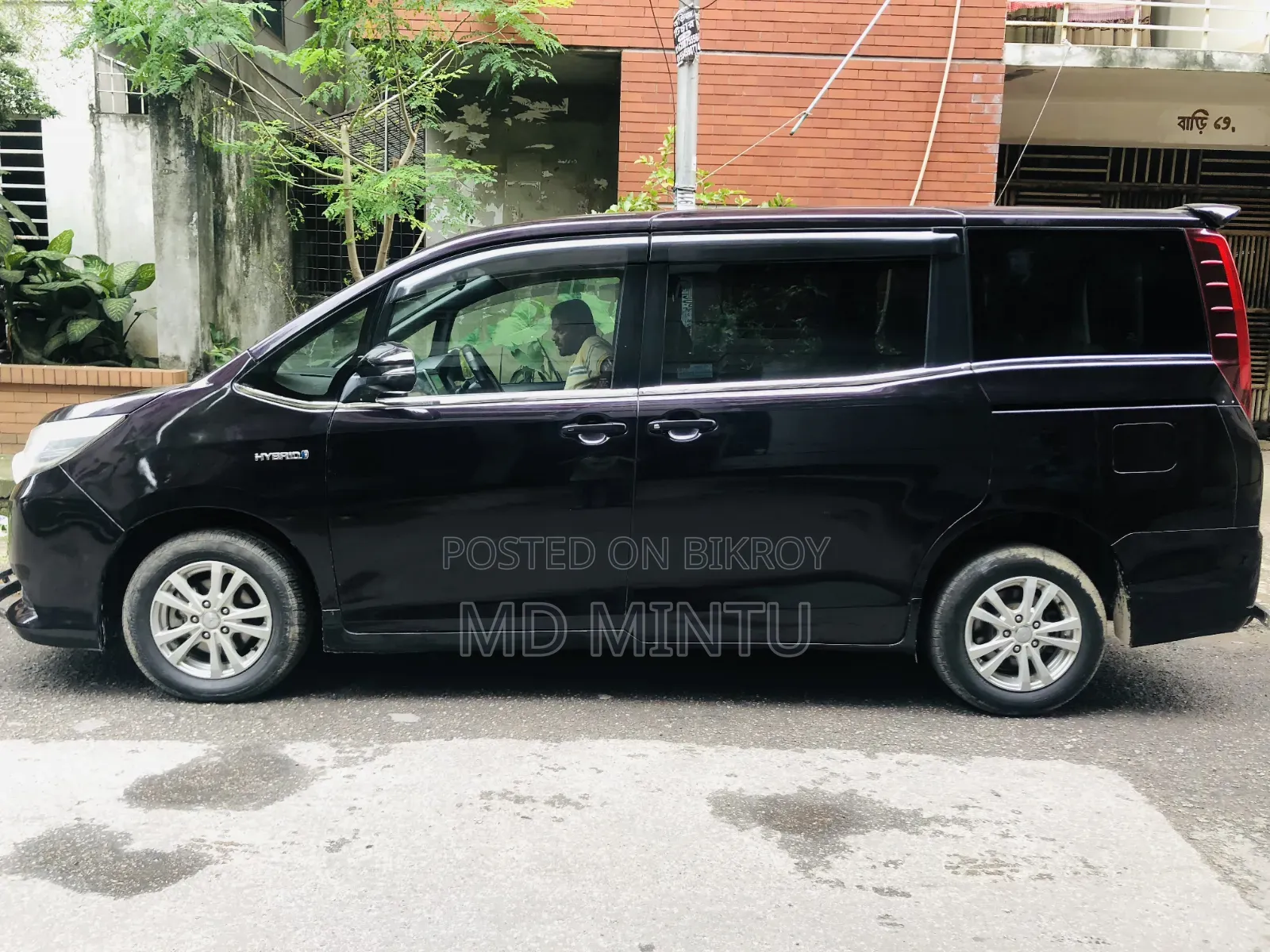 Toyota Noah 1.8 FWD Hybrid (7 seater) 2017 Maroon