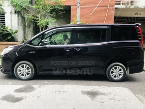 Toyota Noah 1.8 FWD Hybrid (7 seater) 2017 Maroon