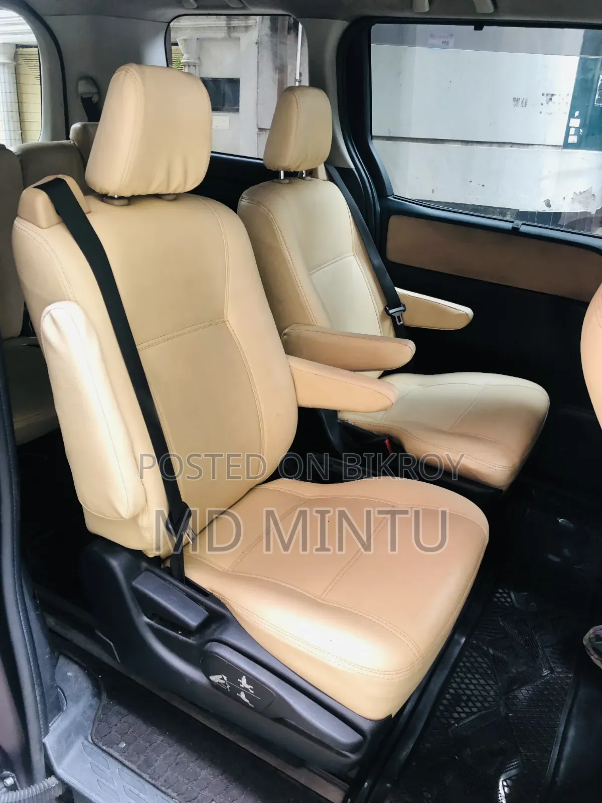 Toyota Noah 1.8 FWD Hybrid (7 seater) 2017 Maroon