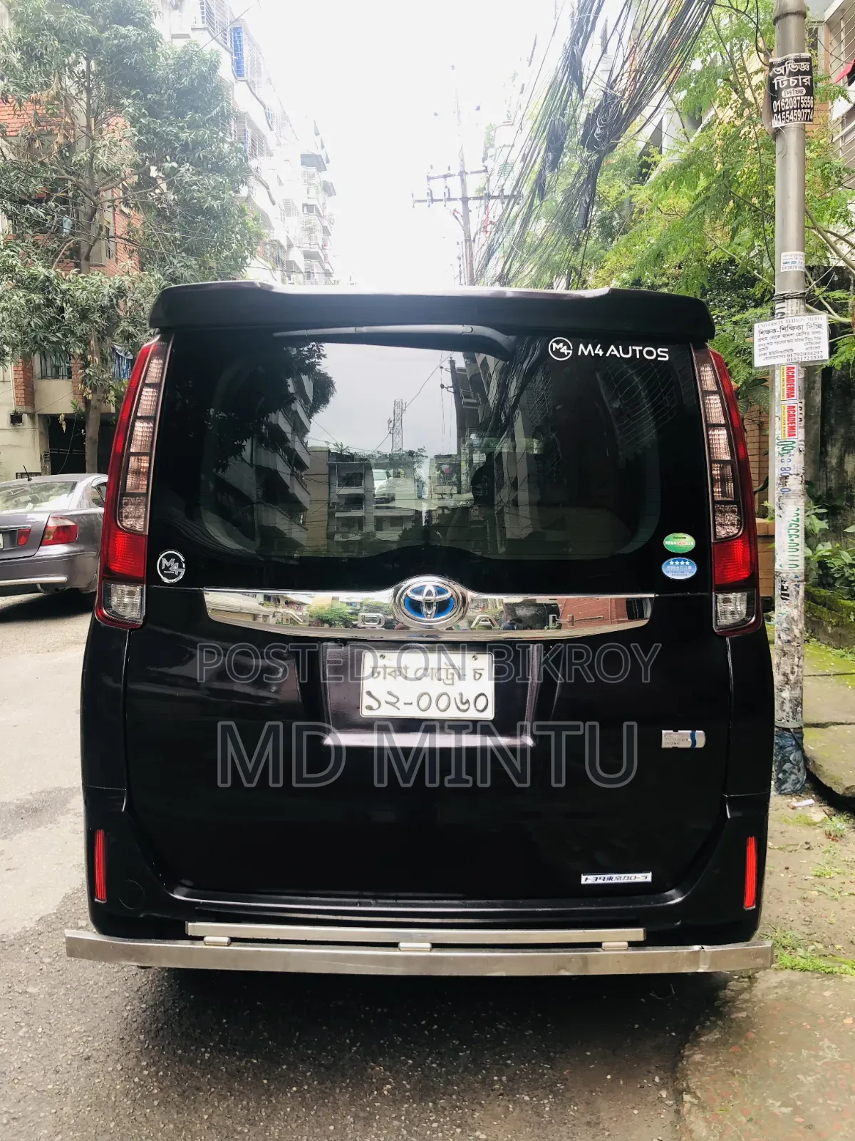 Toyota Noah 1.8 FWD Hybrid (7 seater) 2017 Maroon