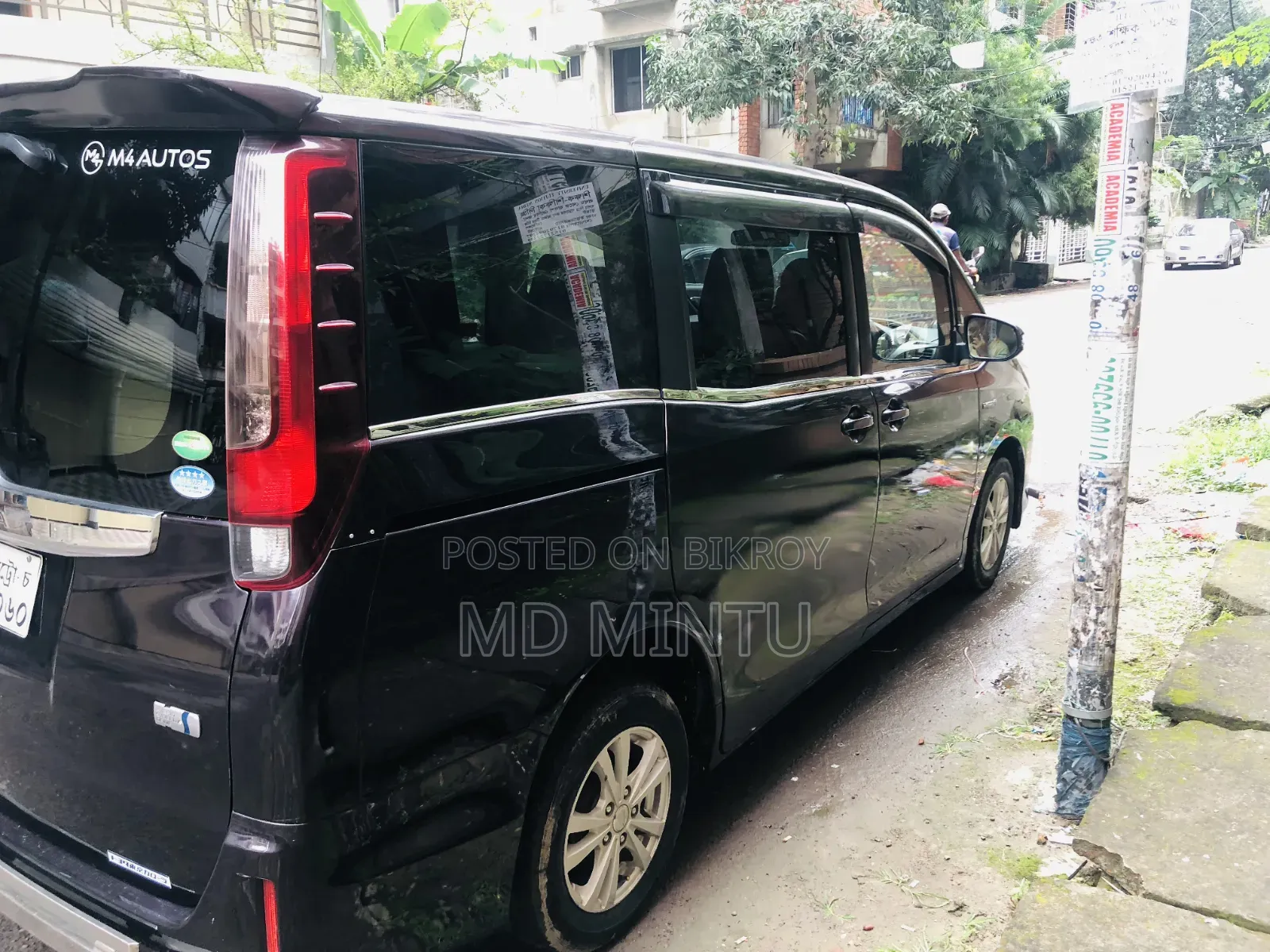 Toyota Noah 1.8 FWD Hybrid (7 seater) 2017 Maroon