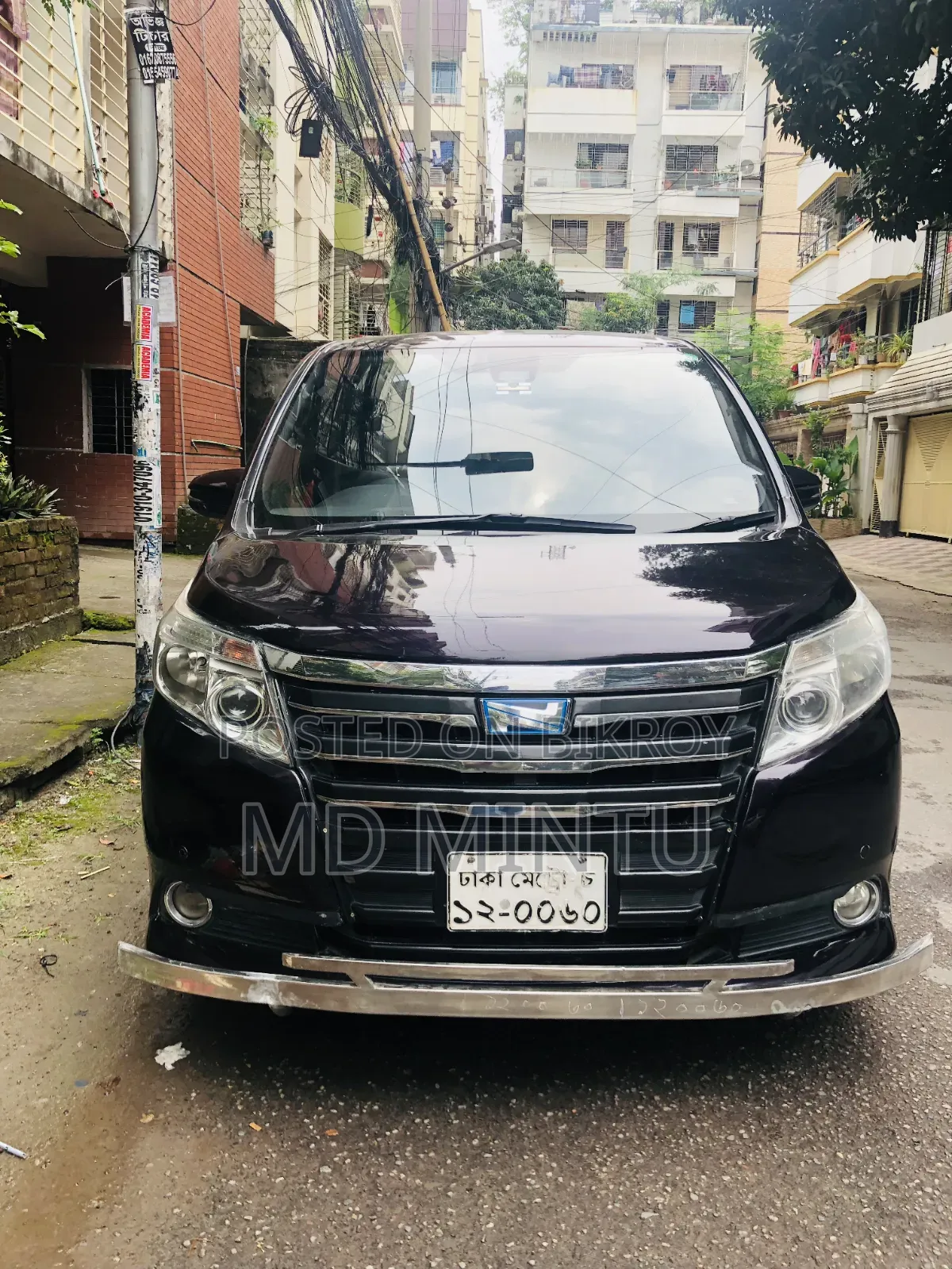 Toyota Noah 1.8 FWD Hybrid (7 seater) 2017 Maroon