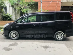 Toyota Noah 1.8 FWD Hybrid (7 seater) 2017 Maroon