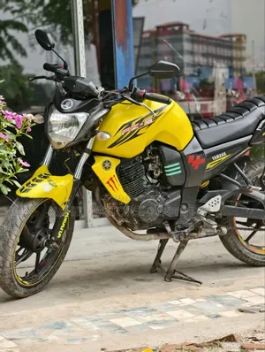 ইয়ামাহা এফজেড ২০১৩ হলুদ