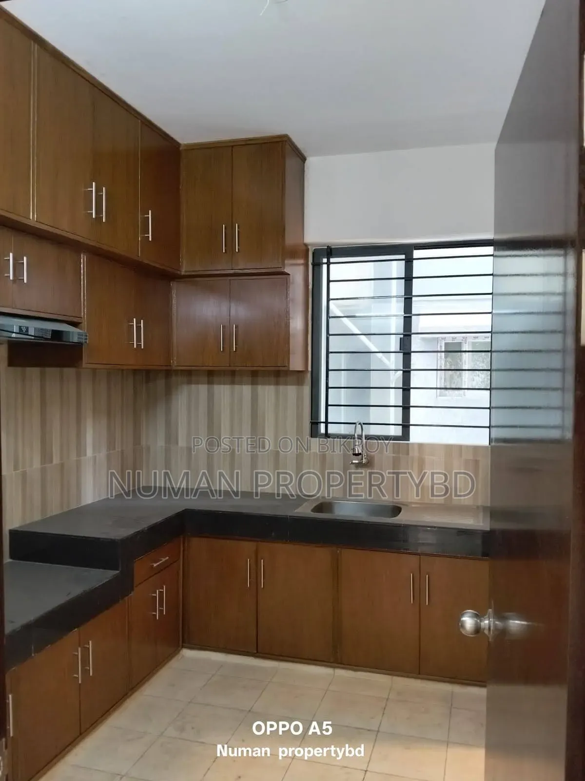 3-bedroom Apartment in Numan Property Bd, Basundhara for Sale