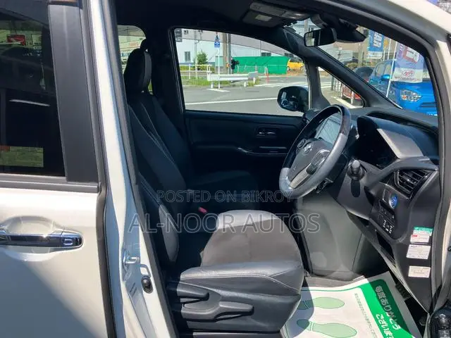 Toyota Noah 2021 Pearl