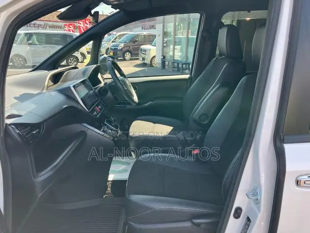 Toyota Noah 2021 Pearl