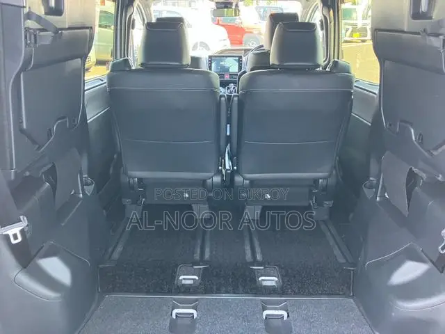 Toyota Noah 2021 Pearl