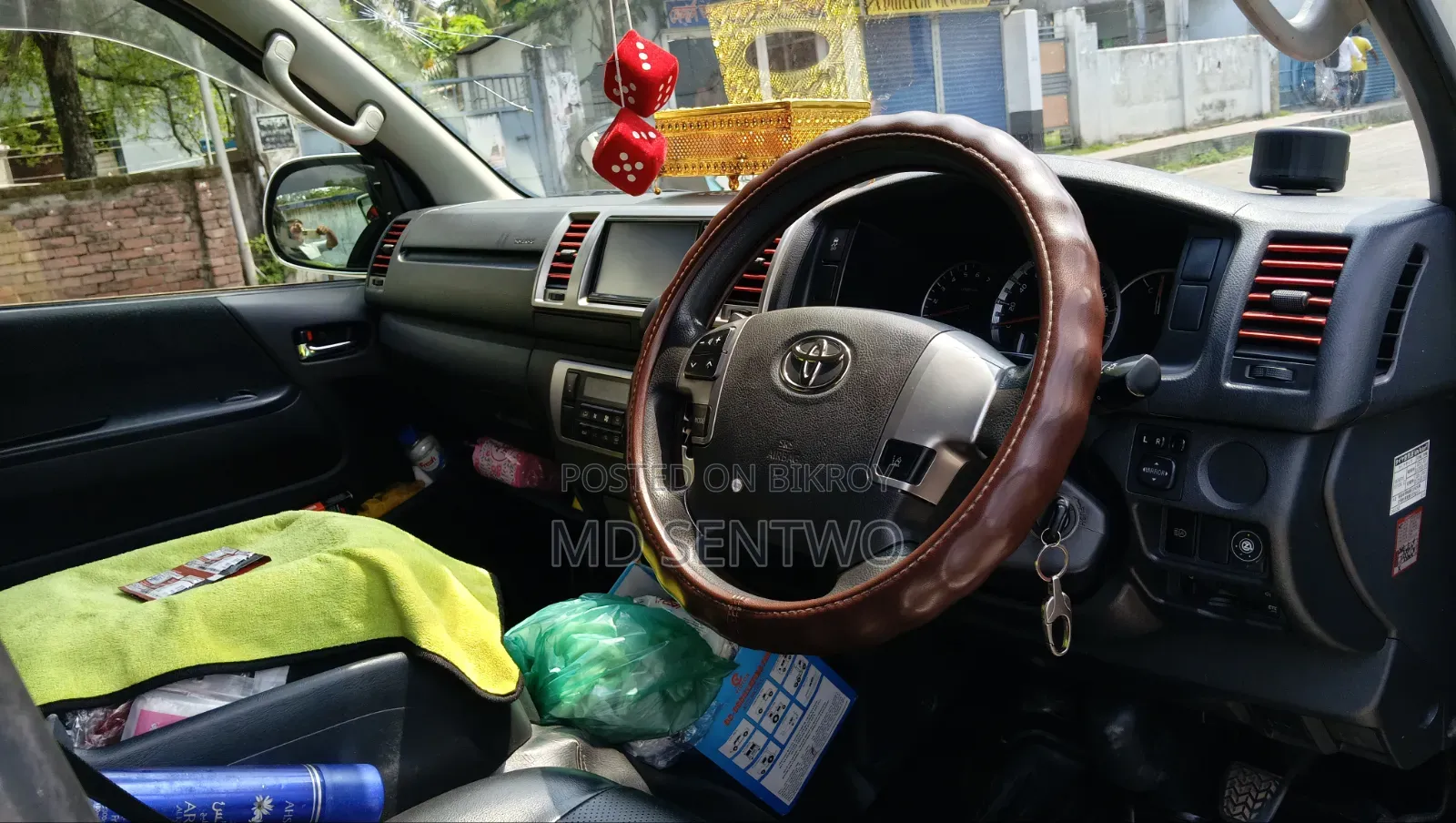 Toyota HiAce 2019 অফ হোয়াইট