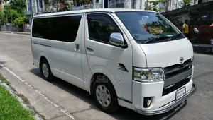 Toyota HiAce 2019 অফ হোয়াইট