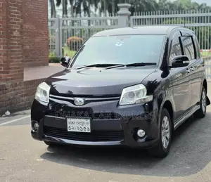 Toyota Sienta 2013 Maroon