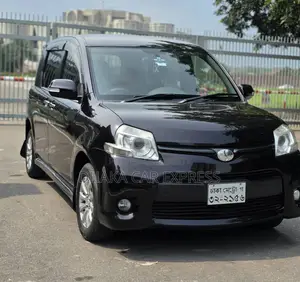 Toyota Sienta 2013 Maroon