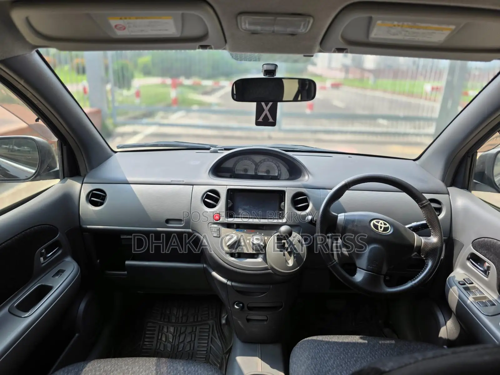 Toyota Sienta 2013 Maroon