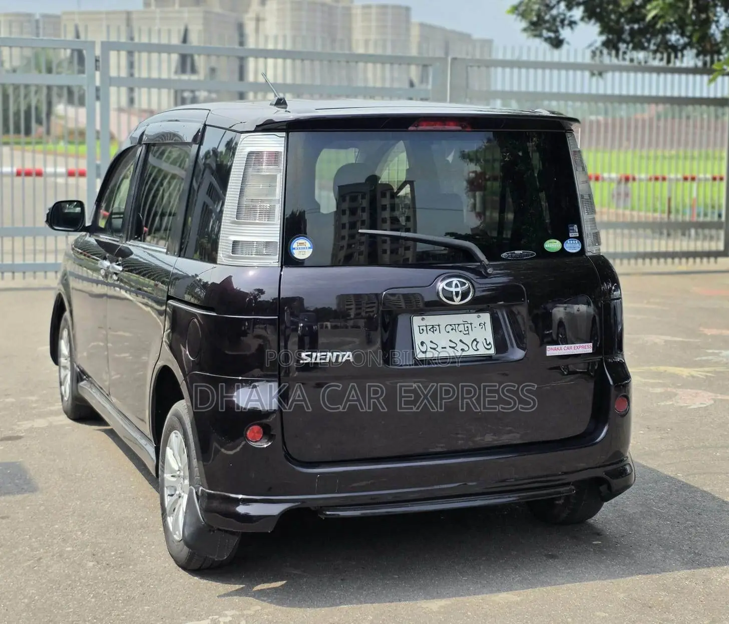 Toyota Sienta 2013 Maroon