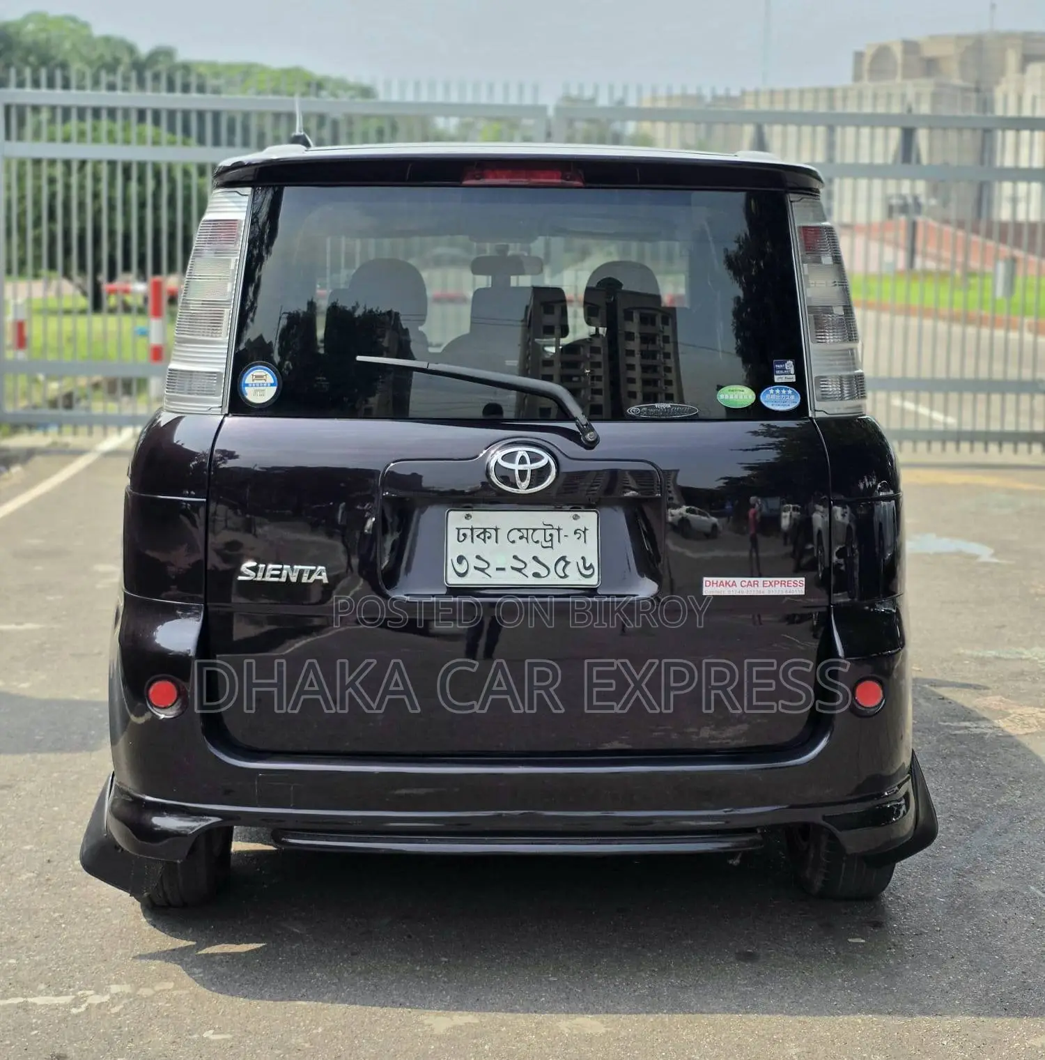 Toyota Sienta 2013 Maroon
