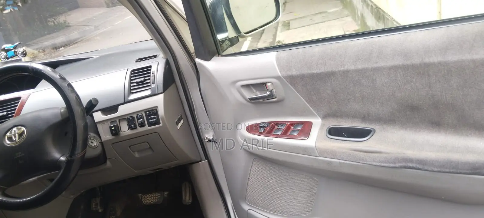 Toyota Noah 2.0 AWD (8 Seater) 2004 Silver