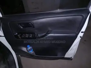 Toyota Noah 2.0 All-Wheel Drive (7 Seater) 2017 Pearl