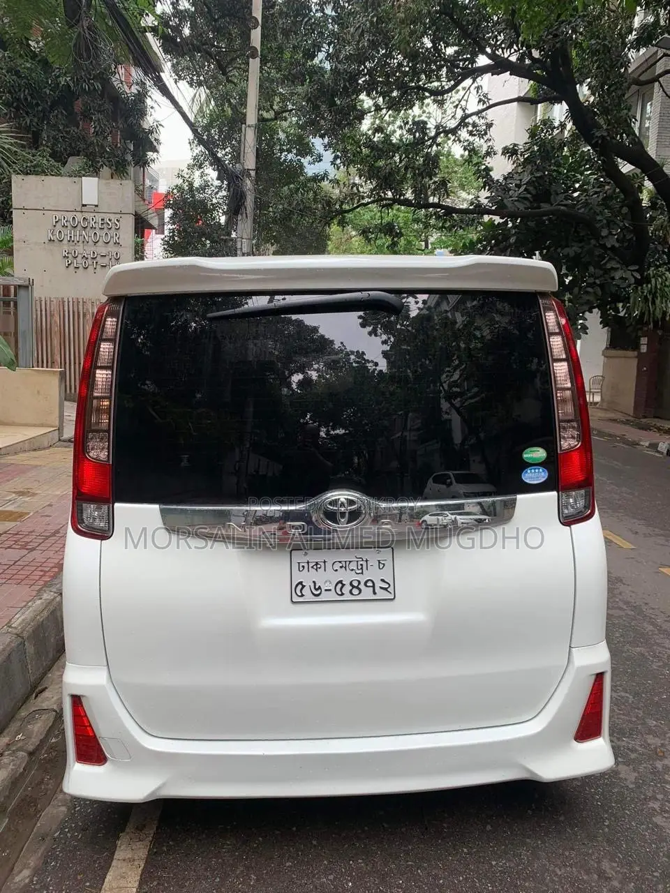 Toyota Noah 2.0 All-Wheel Drive (7 Seater) 2017 Pearl
