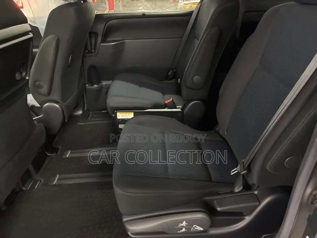 Toyota Noah 2021 Brown