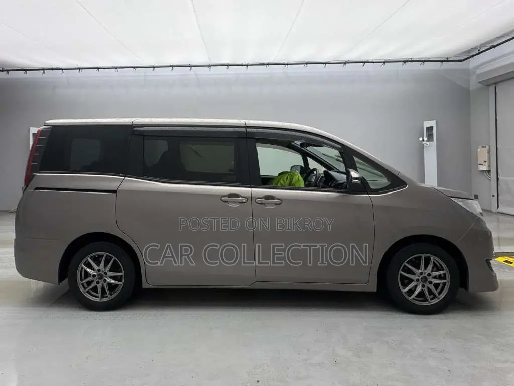 Toyota Noah 2021 Brown
