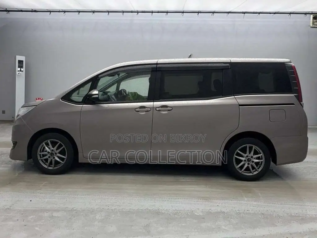 Toyota Noah 2021 Brown