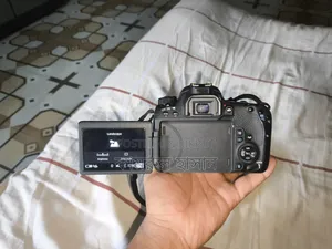 Canon Eos 77d