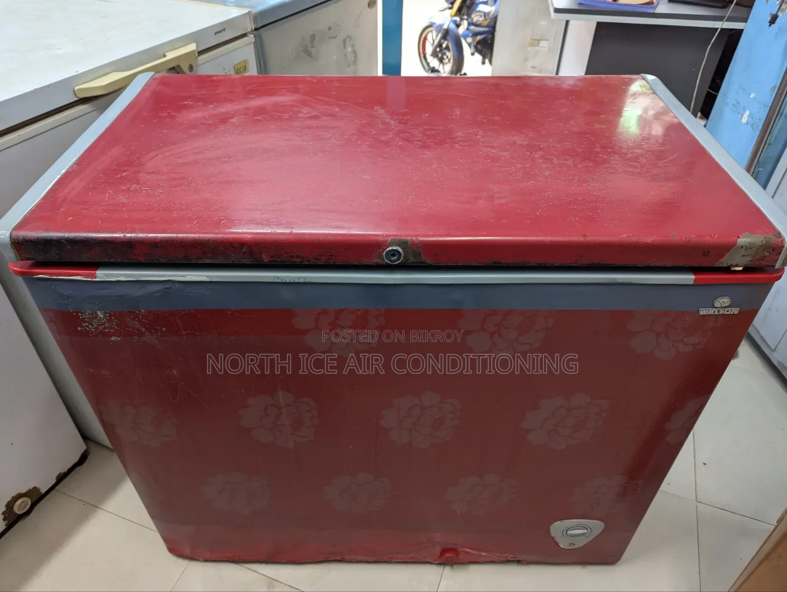 Walton Red Colour Deep 205 Ltr.