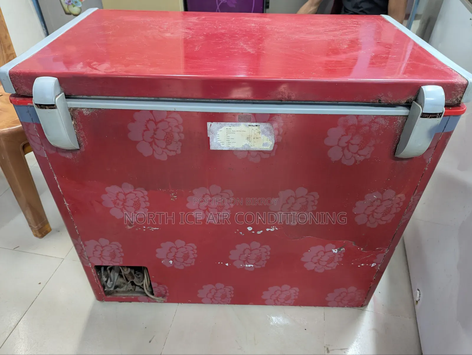 Walton Red Colour Deep 205 Ltr.