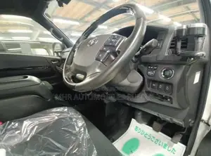Toyota HiAce 2023 Pearl