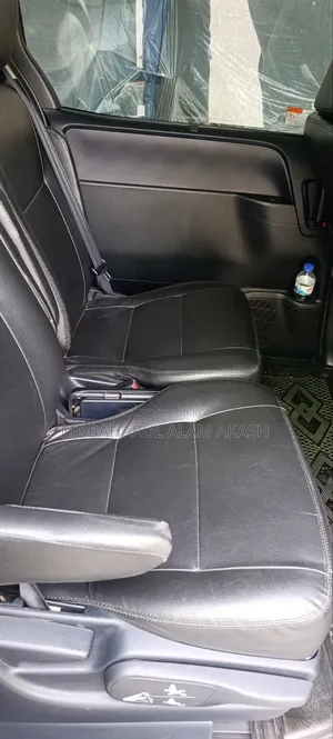 Toyota Noah 2016 Silver