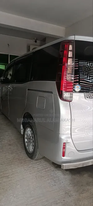 Toyota Noah 2016 Silver