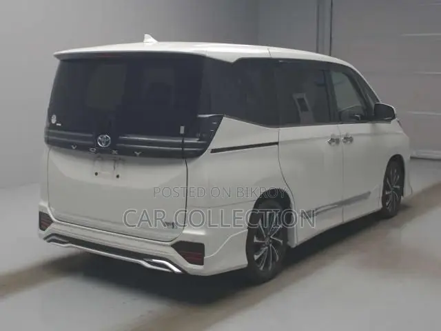 Toyota Voxy 2023 Pearl