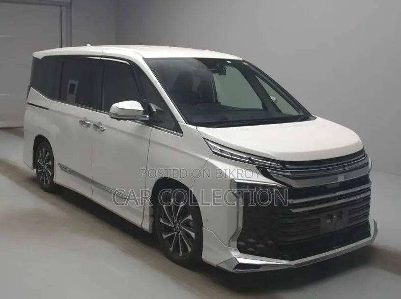 Toyota Voxy 2023 Pearl