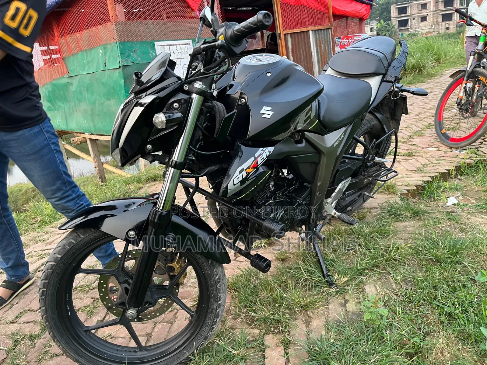 Suzuki 2022 Black
