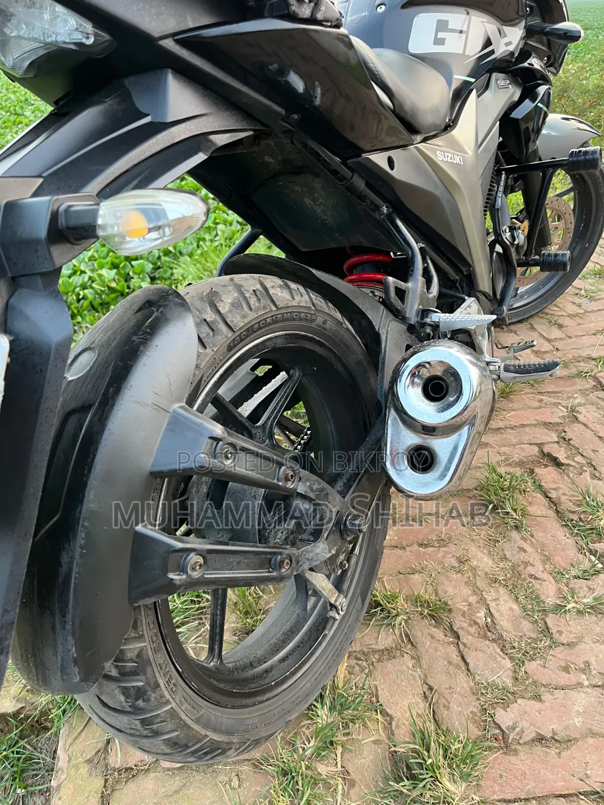 Suzuki 2022 Black