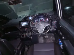 Toyota Noah 2.0 All-Wheel Drive (7 Seater) 2017 Pearl