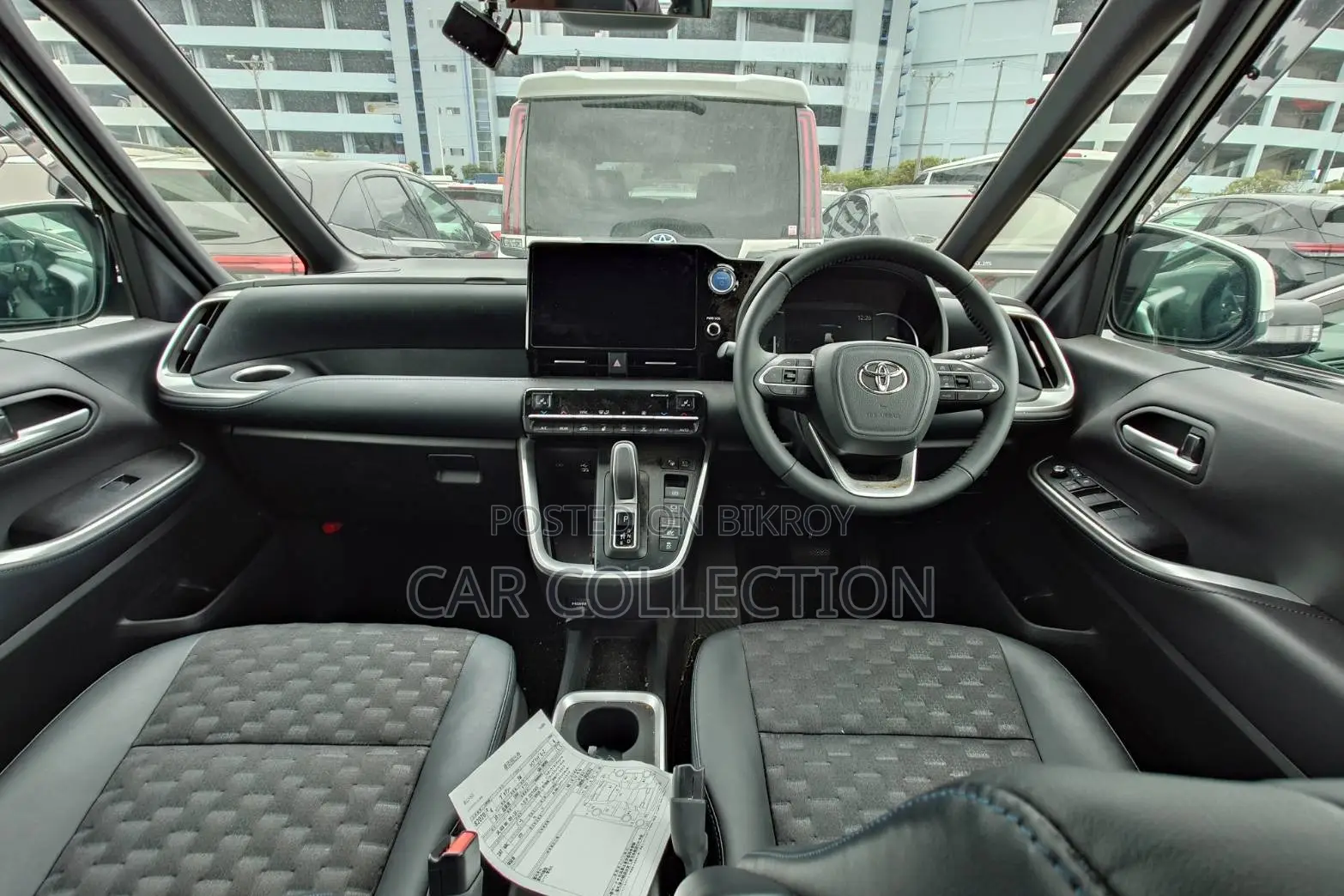 Toyota Voxy 2022 Pearl
