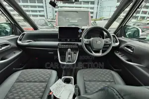 Toyota Voxy 2022 Pearl
